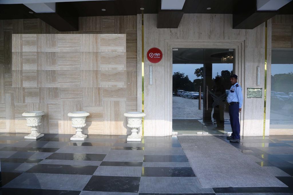 Oyo Premium Panchkula Sector 5 Hotel Exterior photo