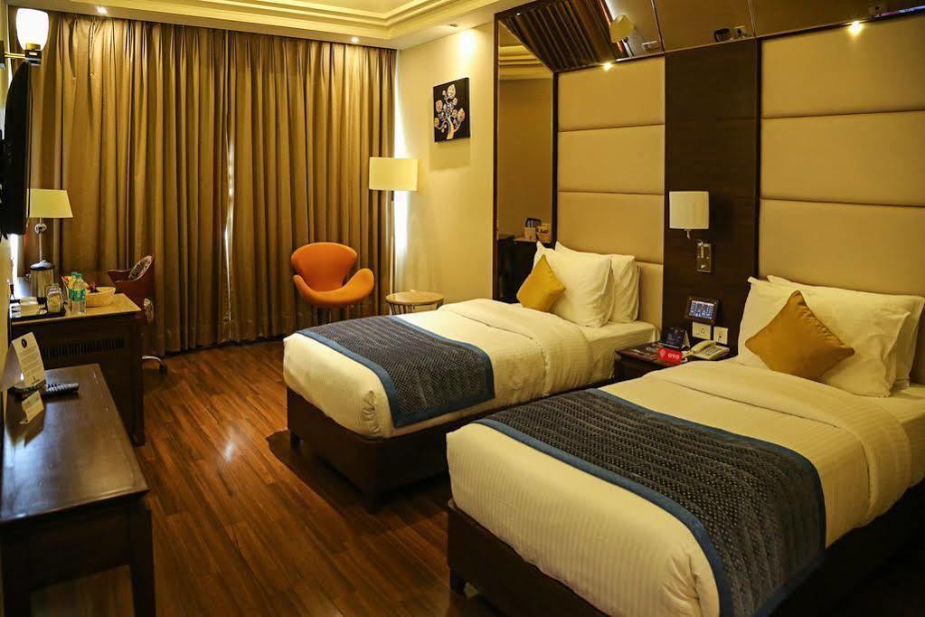 Oyo Premium Panchkula Sector 5 Hotel Exterior photo